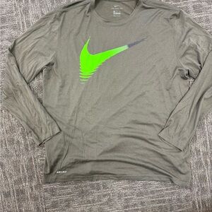 Nike XXL Men's Green Long Sleeve Shirt